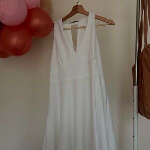 Elegant White Sleeveless Dress